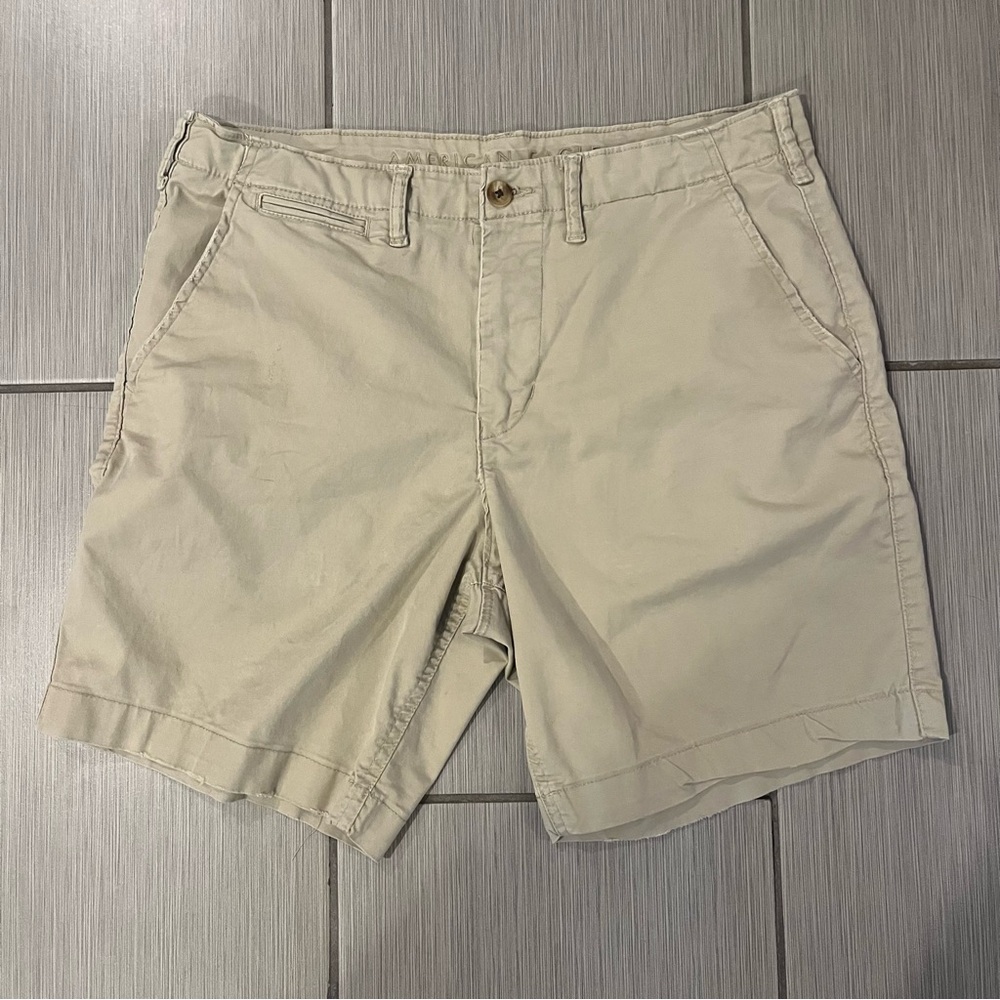 AE Men’s Khaki Shorts